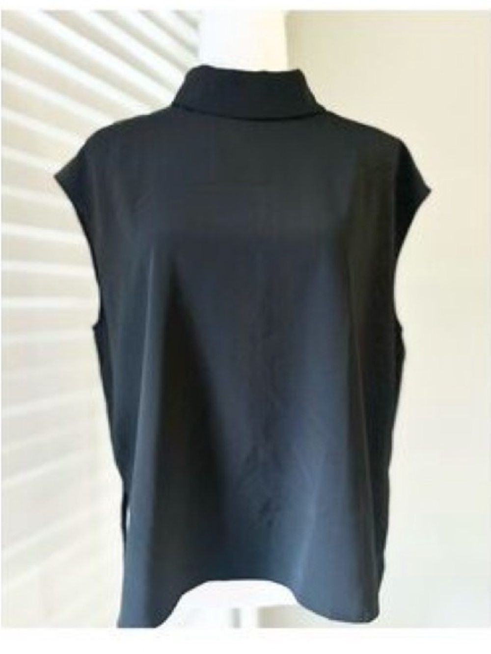 NWT Commense Sleeveless Mock Neck Top in size S